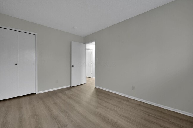 Building Photo - 4550 Glenhaven Dr