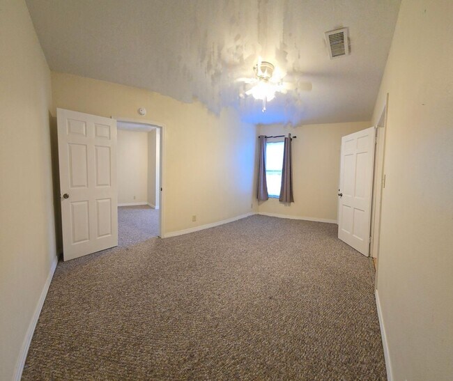 Building Photo - Charming Single Family Home with Beautiful...