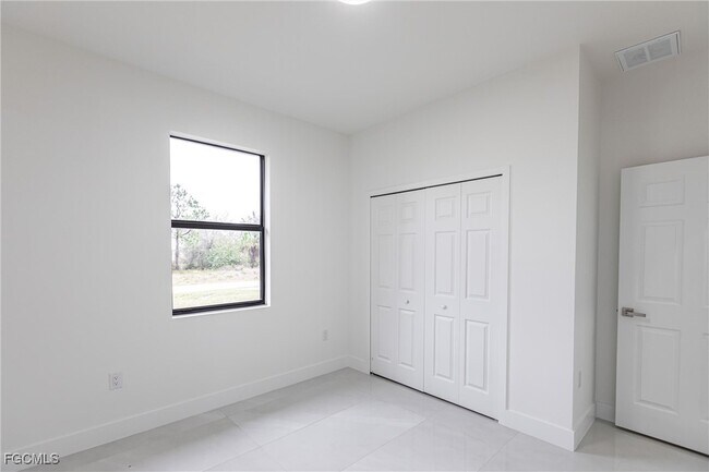 Building Photo - 1803 Leroy Ave