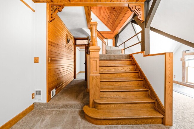 Building Photo - 319 E 13th St