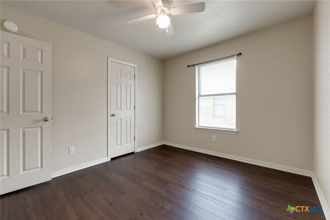 Building Photo - 3606 Dustin Ct