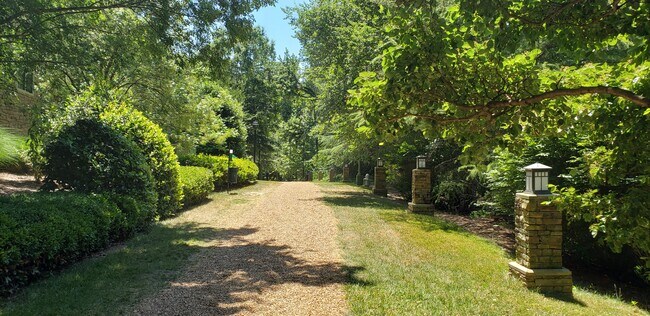 Walking path - 10 Perimeter Summit Blvd NE