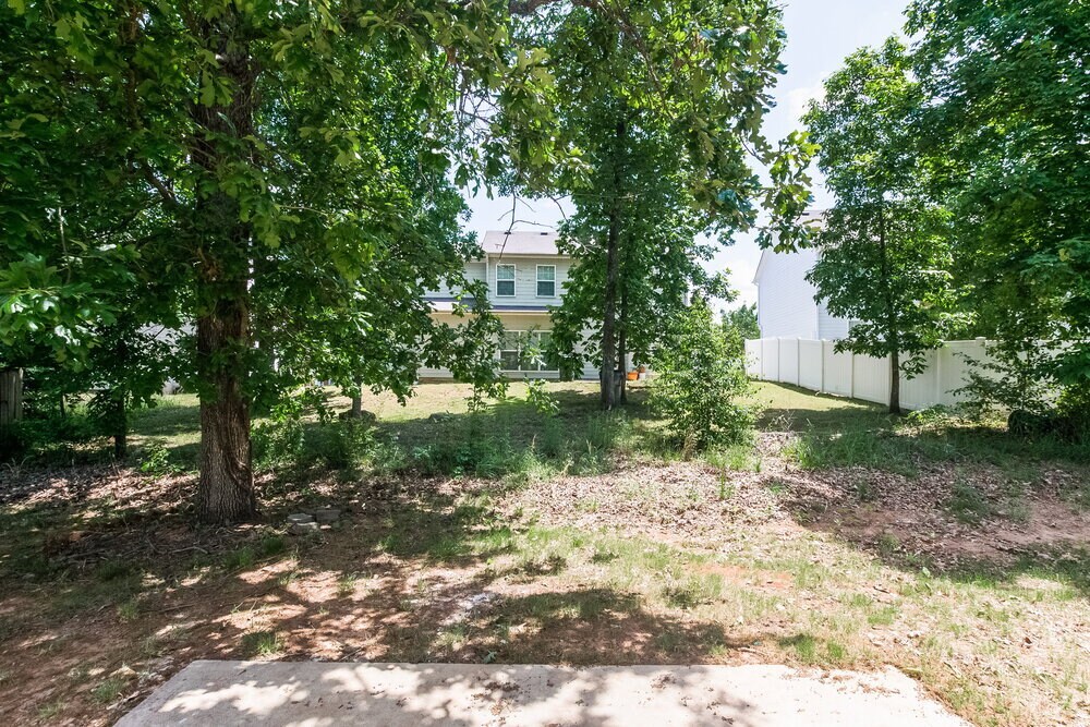 Building Photo - 724 Mesa Rd