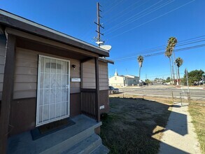 Building Photo - Compton Duplex