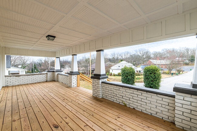 Building Photo - 1287 E Harper Ave