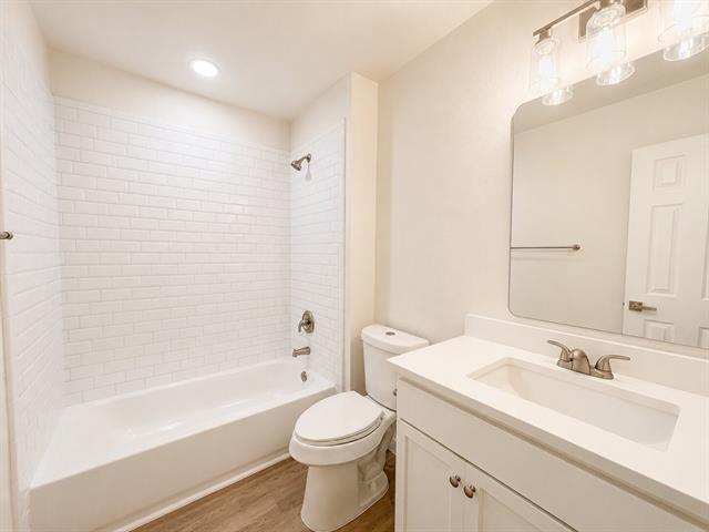 Building Photo - 300 Lamesa Ct