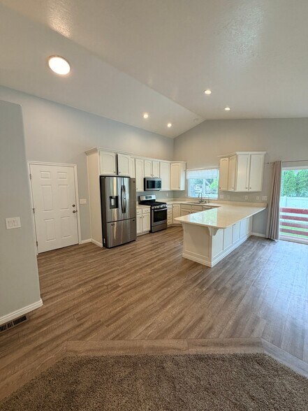 Building Photo - 518 N 350 E
