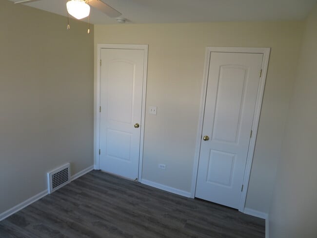 Building Photo - 118 N 12th Ave