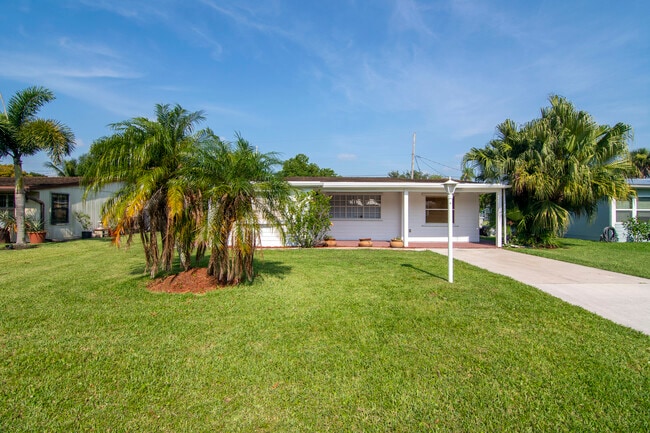 Building Photo - 1441 5th Ct