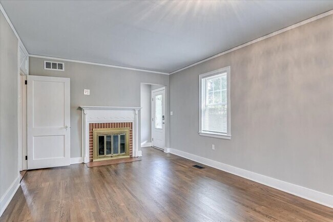 Building Photo - 2214 Breckenbridge Ave