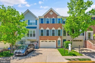 Building Photo - 6708 Ordsall St