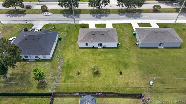 Building Photo - 1051 SW Becker Rd