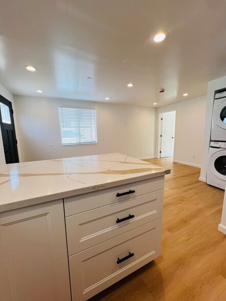 Building Photo - 1553 W 106th St