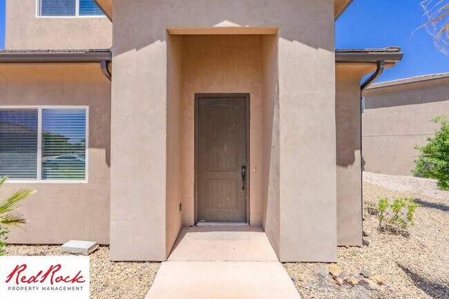 Building Photo - Dog Friendly, Pleasant 4 Bedroom, 2.5 Bathroom Townhome