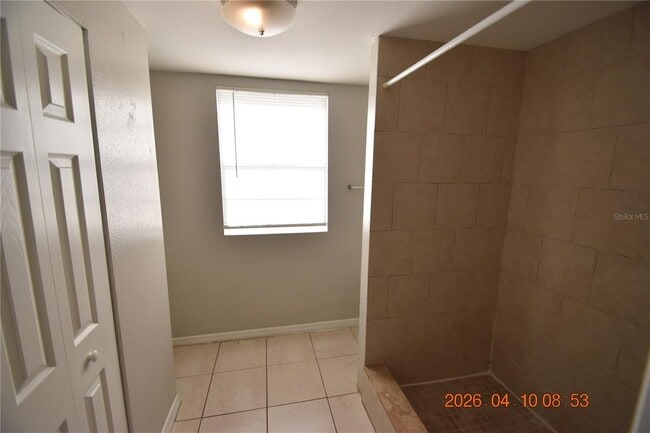 Building Photo - 10922 Hyacinth Ave