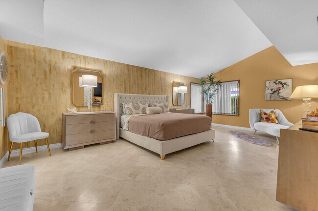 Building Photo - 216 W Kavenish Dr