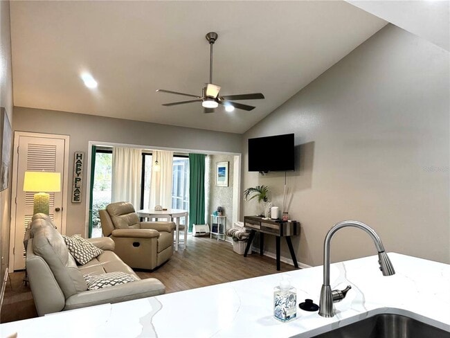 Building Photo - 4707 Winslow Beacon