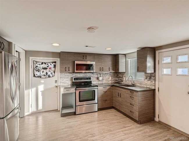 Building Photo - "Charming Studio Duplex Retreat in Englewood – Cozy 1 Bed, 1 Bath Gem!"