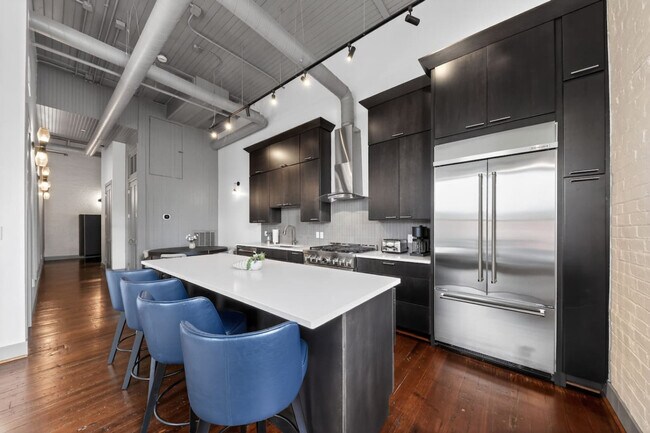 Building Photo - 21 E 15th St