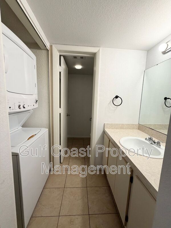 Building Photo - 19505 Quesada Ave