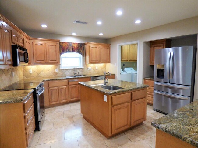 Building Photo - 1027 Short Reach Dr
