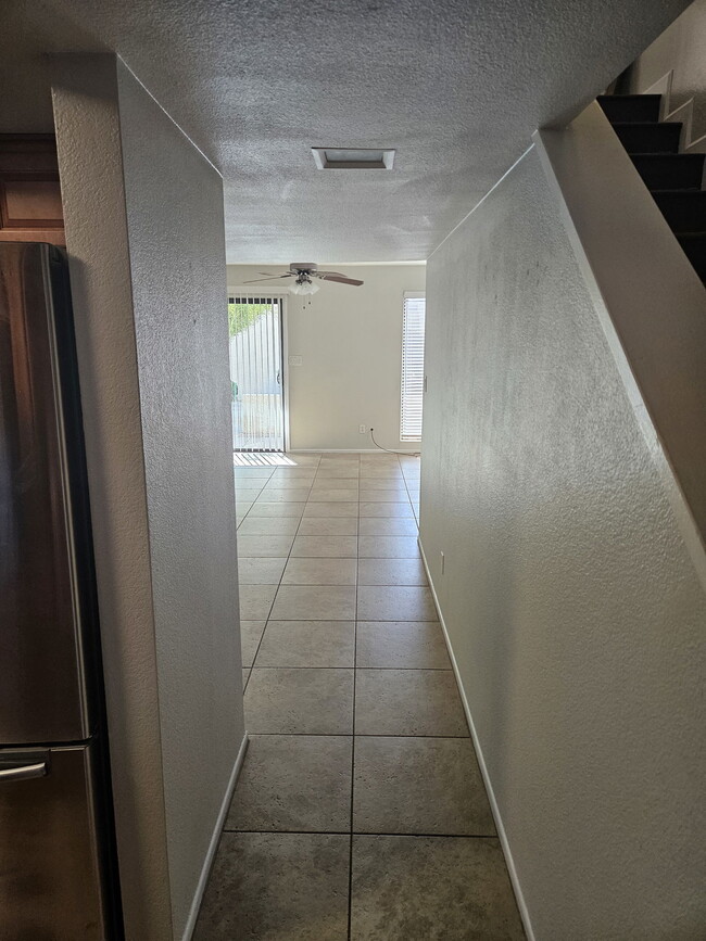 Building Photo - 885 N Granite Reef Rd