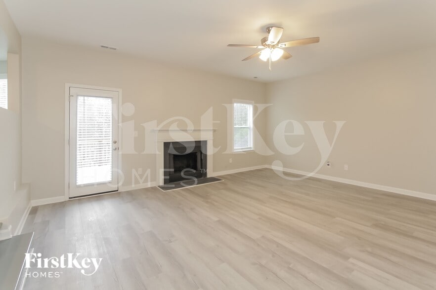 Building Photo - 5208 Eagle Creek Dr