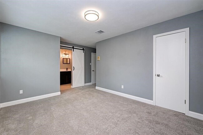 Building Photo - 3918 Stillview Dr