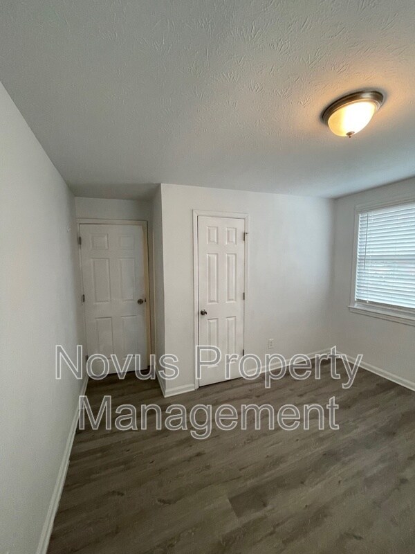 Building Photo - 405 N Park St