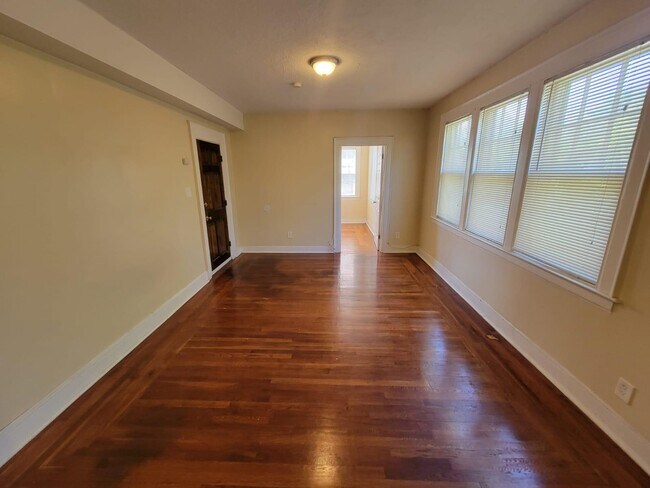 Building Photo - 489 Quinnipiac Ave