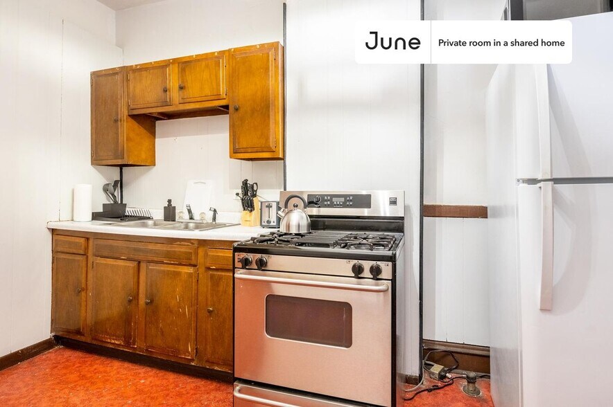 Building Photo - Room in Shared 3 bed/1 bath home