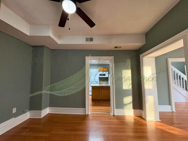 Building Photo - AVAILABLE NOW!!!!!