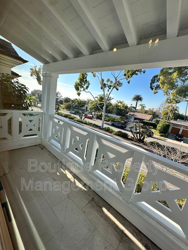 Building Photo - 514 Avocado Ave