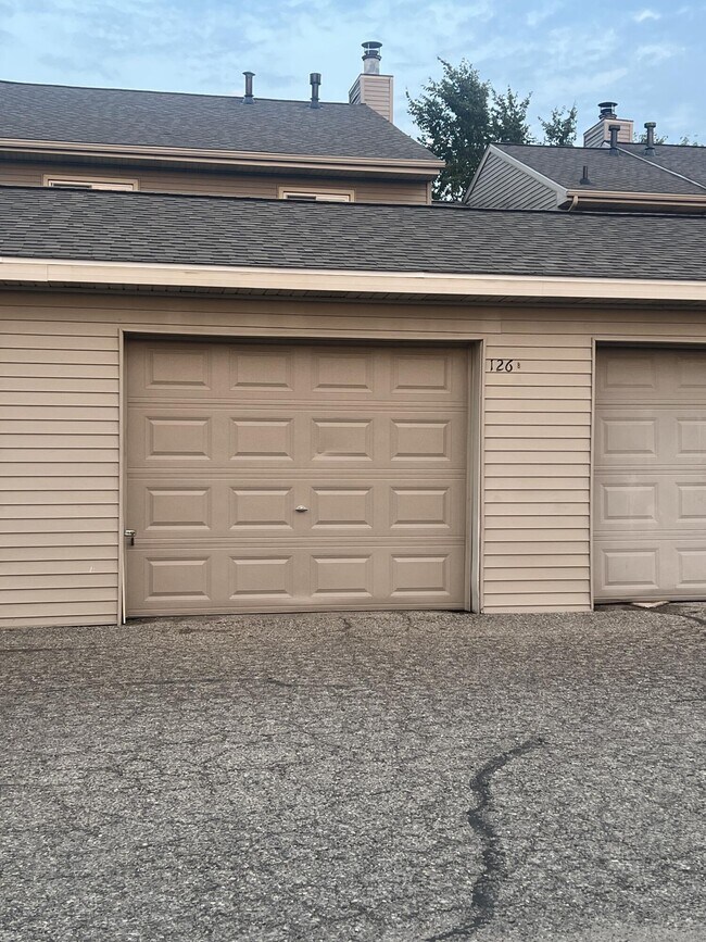 Building Photo - 907 Registry Dr