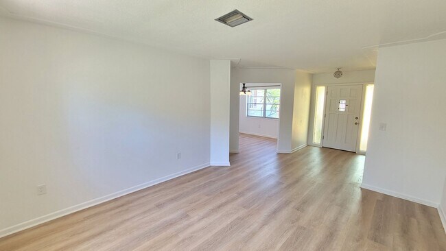 Building Photo - Beautiful Corner Lot Rental-Large 4 Bedroo...