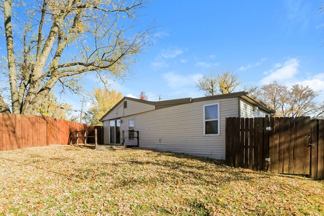 Building Photo - 2415 Lynnfork Ave