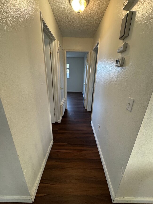 Building Photo - 2 bed 2 bath with 2 car garage