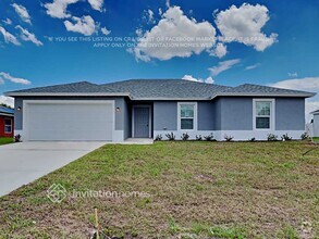 Building Photo - 851 SW Paar Dr