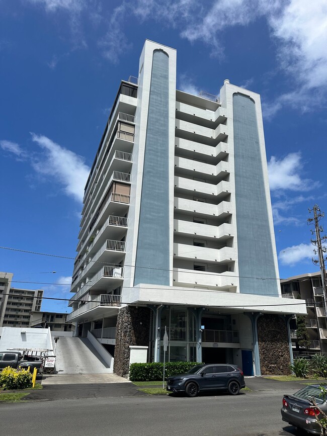 Building Photo - 1333 Heulu St