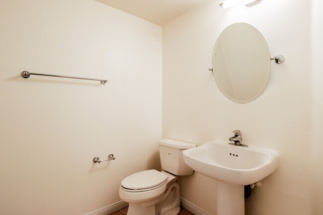 Building Photo - 2030 S Bentley Ave