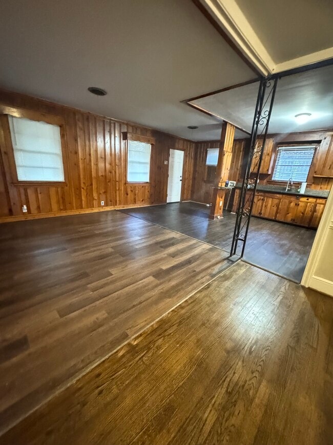 Building Photo - 628 Eastern Ave