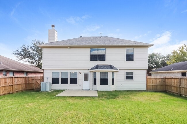 Building Photo - 16322 Lynn Crest Ct