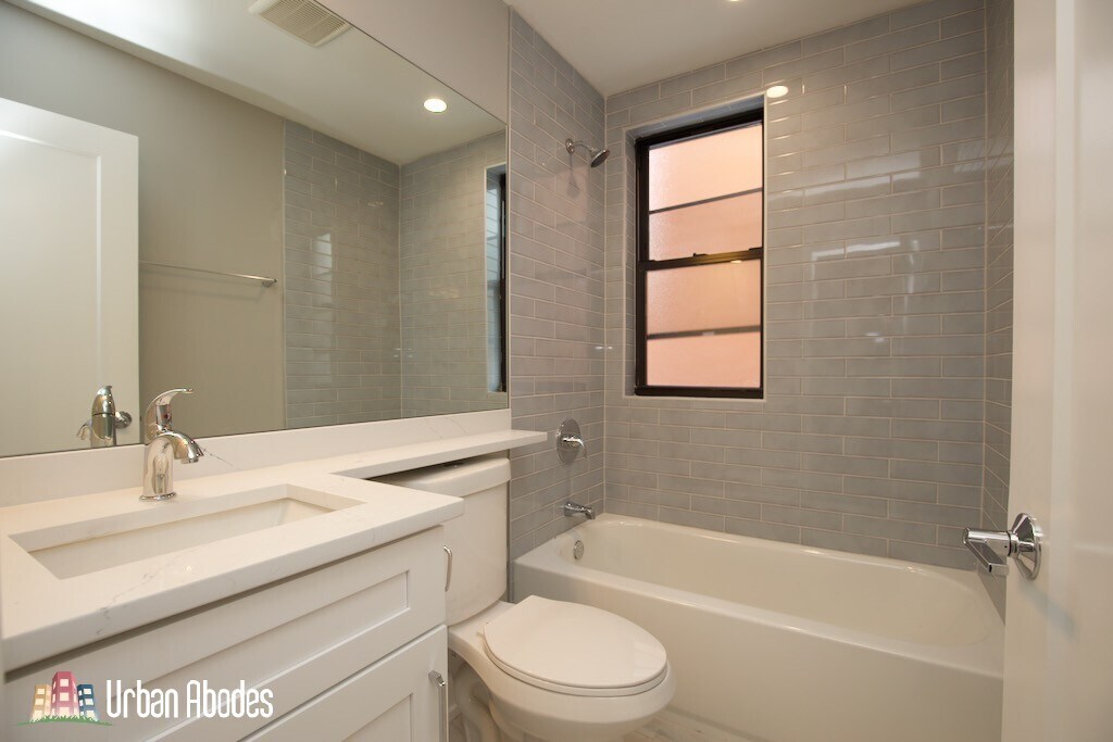 Building Photo - 3937 N Janssen Ave