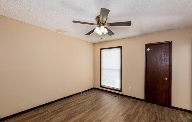 Building Photo - 2517 Wright Cir