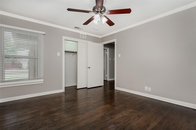 Building Photo - 570 Bondstone Dr