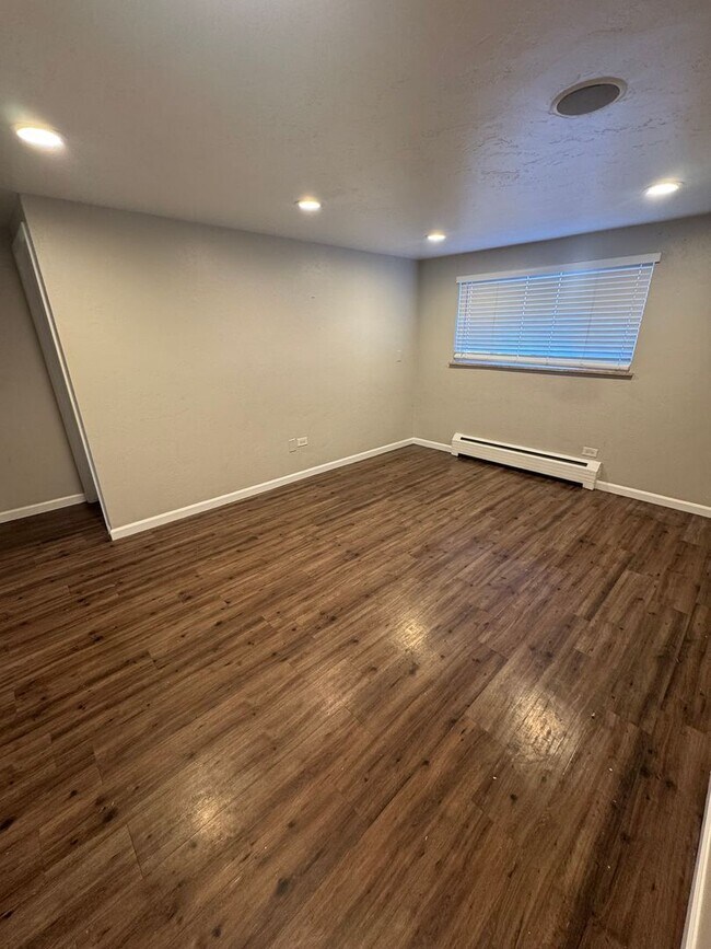 Building Photo - Remodeled 2 Bed, 1 Bath Condo in the Goldsmith Neighborhood!