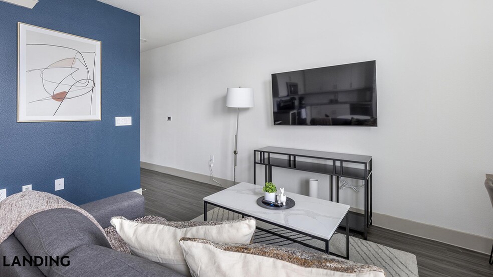 Building Photo - 3383 Cedarplaza Ln