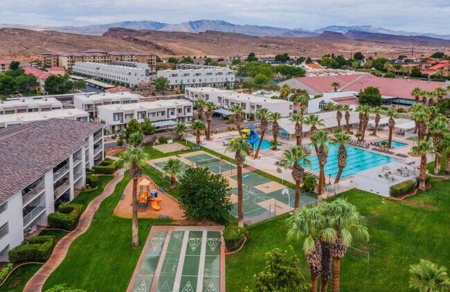 Building Photo - Beautiful Las Palmas Condo