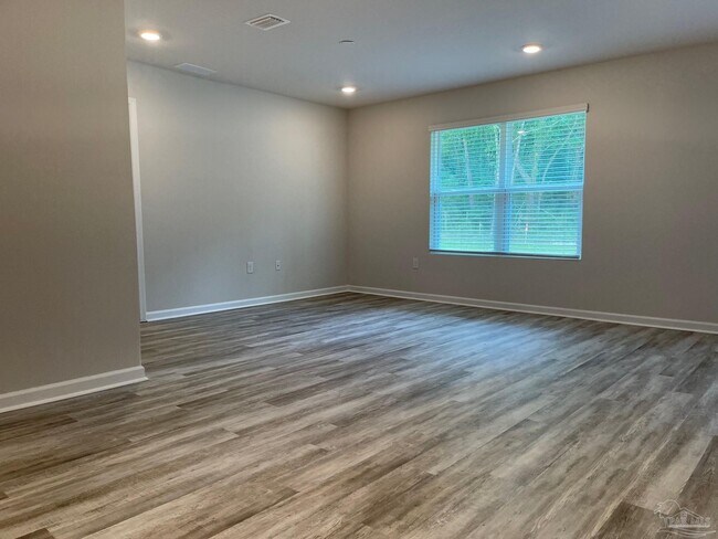 Building Photo - 8665 Pathstone Blvd