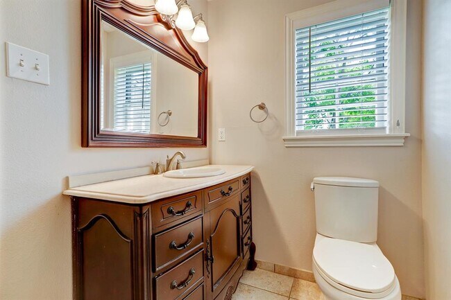 Building Photo - 2607 Avalon Pl